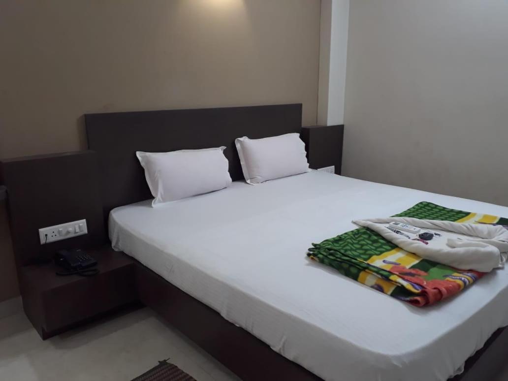Goroomgo Hotel Uk Palace Puri Eksteriør billede