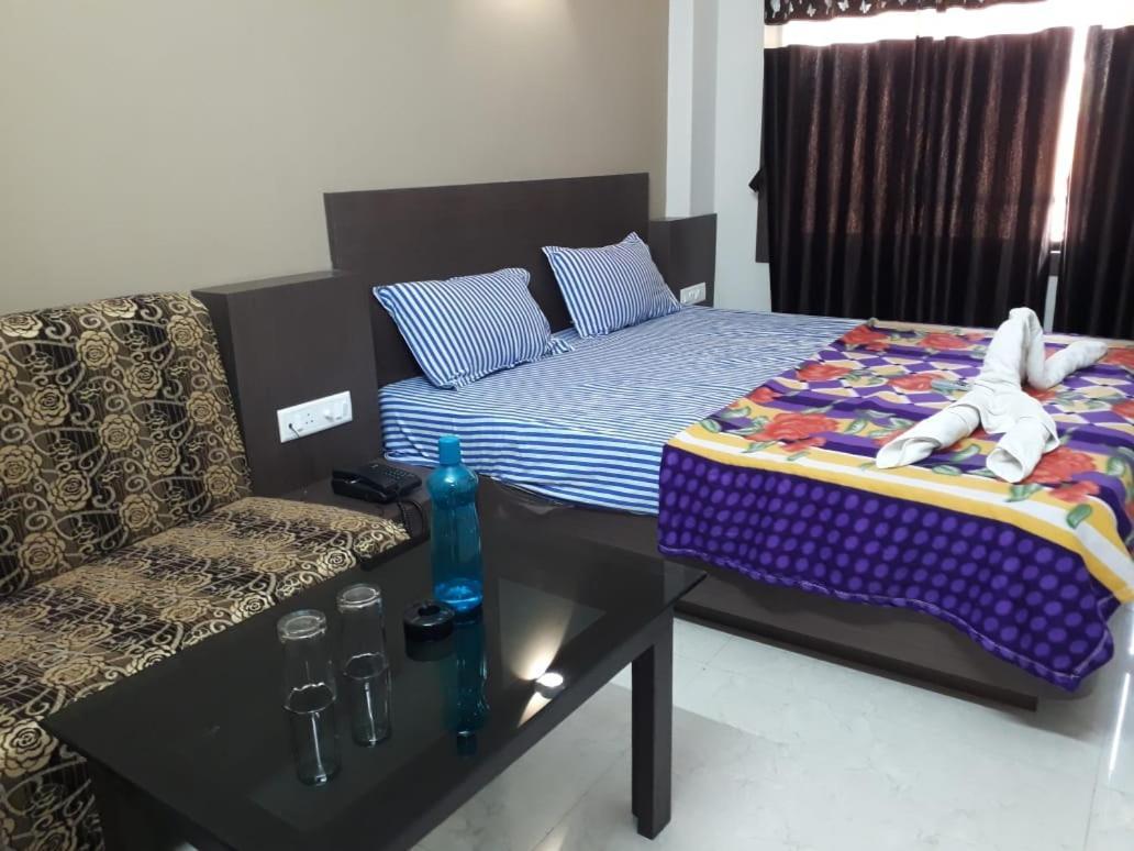 Goroomgo Hotel Uk Palace Puri Eksteriør billede