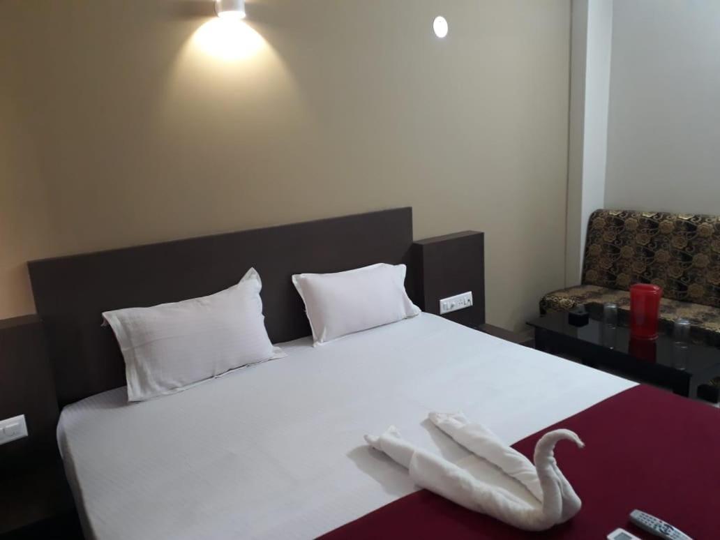 Goroomgo Hotel Uk Palace Puri Eksteriør billede