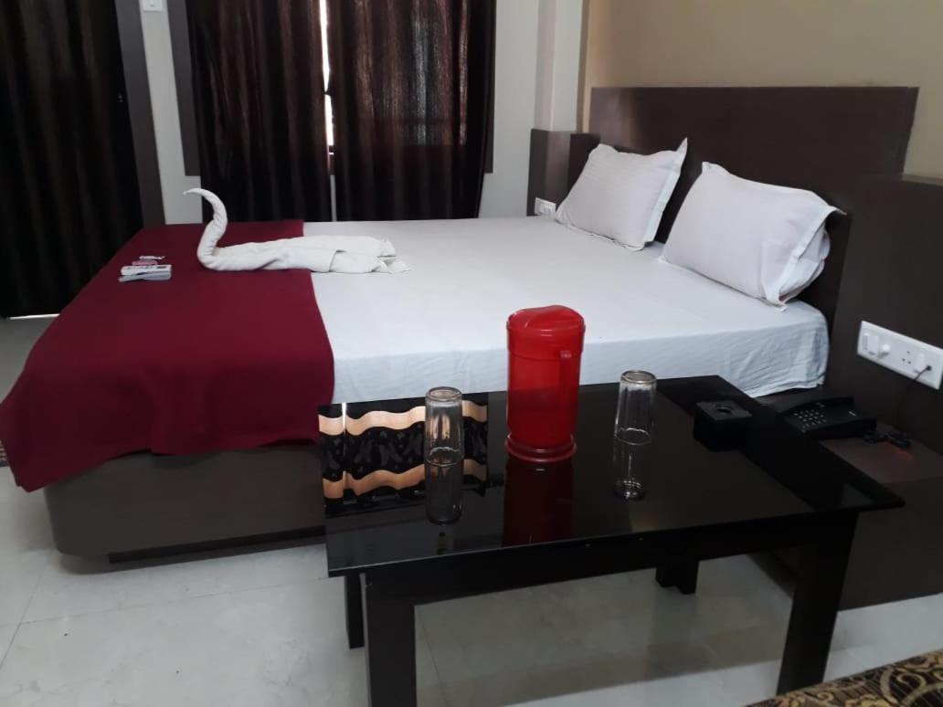 Goroomgo Hotel Uk Palace Puri Eksteriør billede