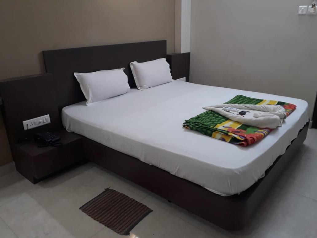 Goroomgo Hotel Uk Palace Puri Eksteriør billede